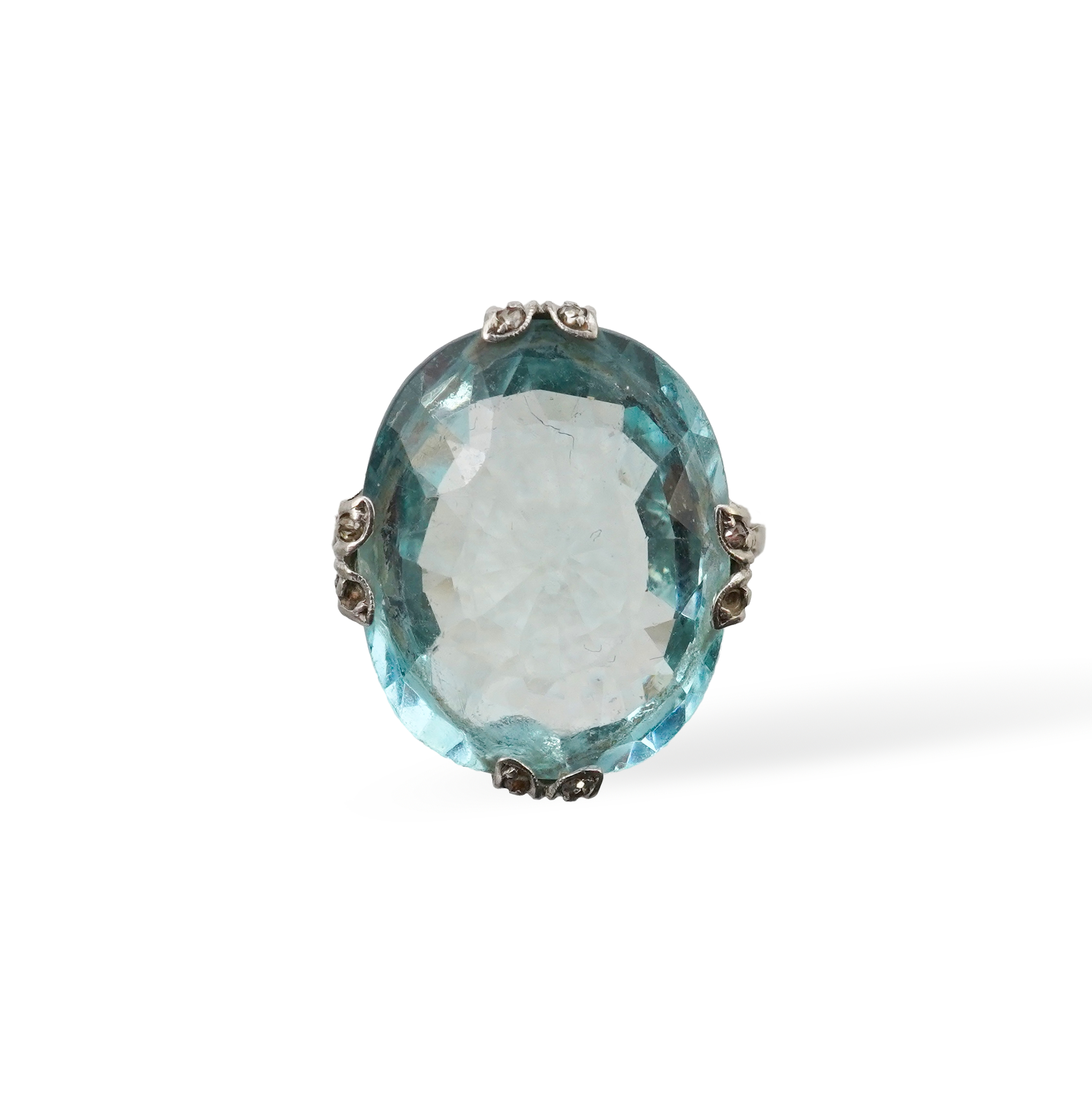An attractive Belle Epoque aquamarine and diamond ring, early 20th century